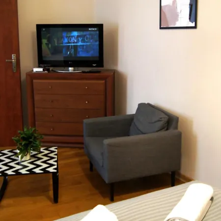 Cozy Old Town Apartment *