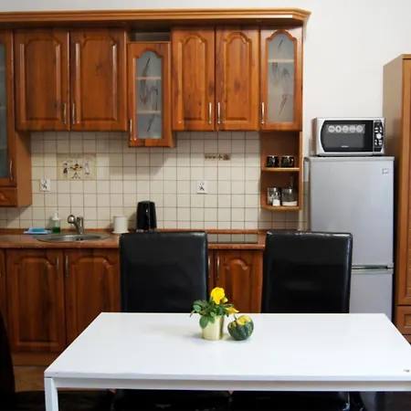 Cozy Old Town Apartment *