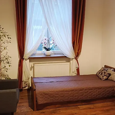 Cozy Old Town Apartment *