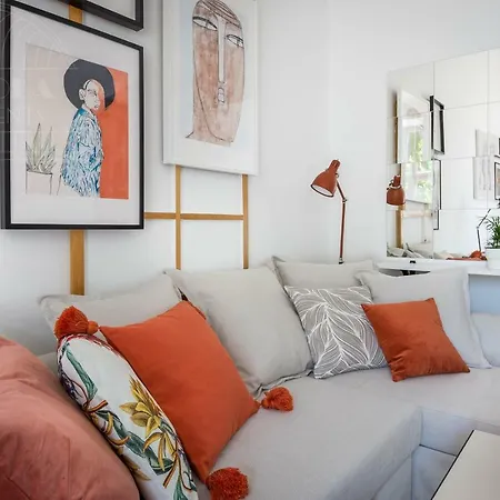 Cozy Old Town Apartment *