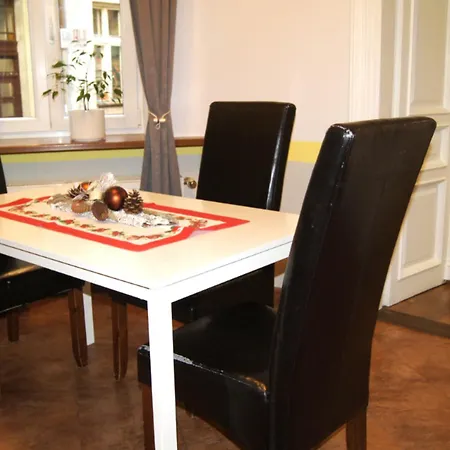 Cozy Old Town Apartman