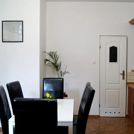 Cozy Old Town Apartman