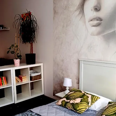 Cozy Old Town Apartment